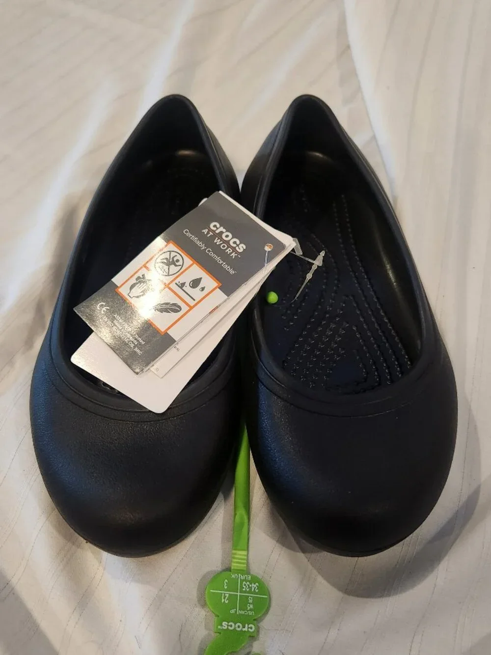 NWT Crocs At Work Flat Black Slip Resistant Shoes Women's Size 5
